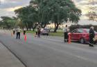 Controles vehiculares en Av. Cervantes: los conductores ya exhiben las licencias digitales