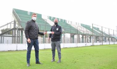 García Aresca entregó ayuda económica a Sportivo Belgrano