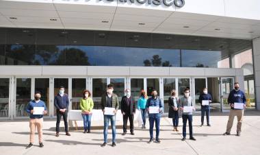 El municipio distinguió estudiantes que participaron en la campaña contra el dengue