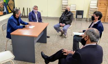 El Municipio recibió a miembros de Empleados de Comercio para analizar la situación de empleados de Servicios y Consultorías SA