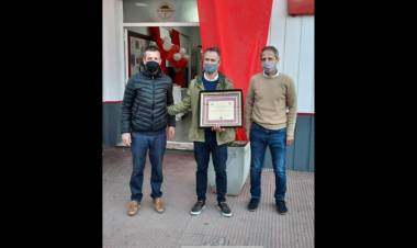 El Municipio acompañó con la entrega de una placa por los 75 años del Club El Tala