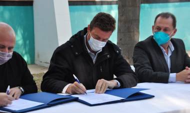 El Intendente firmó un acuerdo con Ceprocor para el desarrollo tecnológico de la Planta Municipal de Elaboración de Medicamentos 