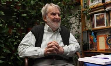 Se presentó el libro "Revolución es la palabra", homenaje a Osvaldo Bayer 