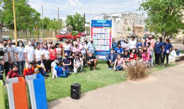Suelta de globos y canto en el Día Internacional de las Personas con Discapacidad