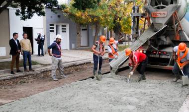 Pavimentación Bº 20 de Junio: “Nos llena de orgullo ver que las obras siguen avanzando”