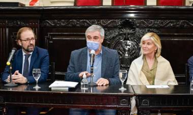 La Provincia y la Fundación Bunge y Born impulsan la capacitación docente en artes