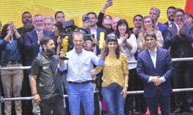 Un artista rumano ganó el primer premio de la Bienal de Escultura de Chaco