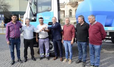 El municipio incorpora un camión regador con una inversión de 28 millones de pesos