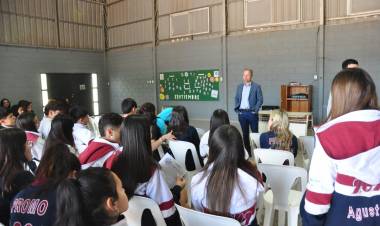 Bernarte compartió una clase con alumnos del colegio Fasta Jesús de la Misericordia