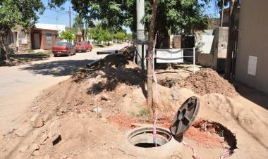 La obra de cloacas de barrio Bouchard y San Martín se encuentra en su etapa final