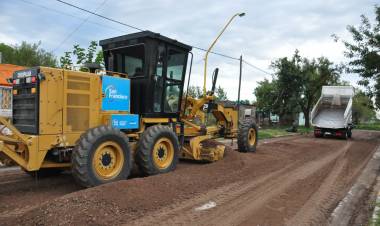 El municipio avanza en el mejorado de calles de tierra en Bº San Cayetano