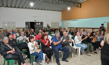 Vecinos de la Cooperativa 18 de Marzo podrán escriturar sus lotes. Bernarte anunció la pavimentación del sector