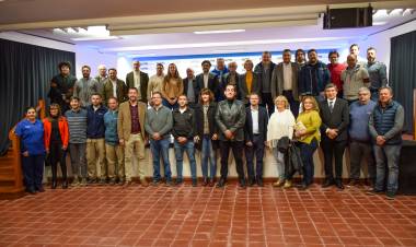 Se realizó un conversatorio para dialogar sobre el 40° aniversario del retorno de la democracia   