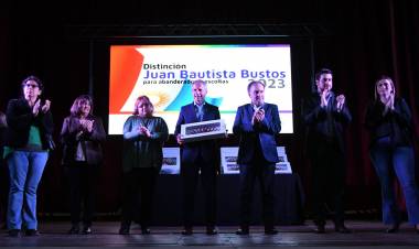 Se entregaron las distinciones "Juan Bautista Bustos"