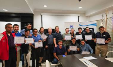 Entregaron certificados de curso de bobinador de motores eléctricos