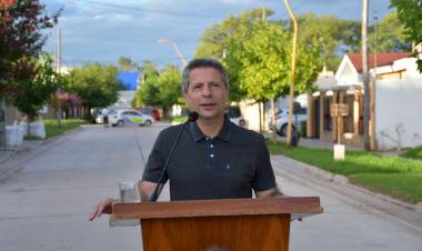 Bernarte inauguró el pavimento en Bº Cottolengo