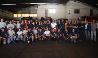 Bomberos cordobeses viajan a combatir el incendio en el Parque Nacional Los Alerces