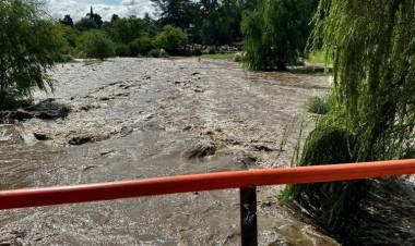 La lluvia provocó importantes crecidas en los ríos serranos