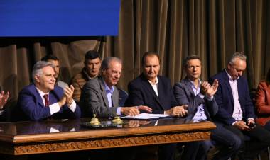 Bancor lanzó programa de adquisición de maquinarias viales y automotores para municipios