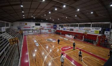 Bernarte entregó aporte económico para obras en El Tala