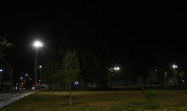 Bernarte inauguró iluminación LED en barrios Parque y Hospital