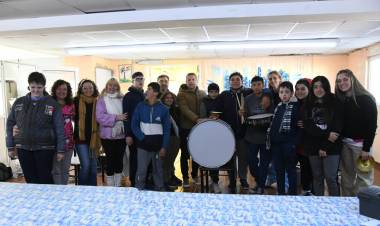 Bernarte y la Fundación Banco de Córdoba entregaron instrumentos a la Escuela ‘Don Orione’