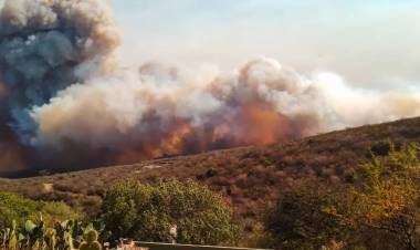 Siguen activos los cuatro incendios de la provincia: bajó la intensidad, pero con perímetros inestables