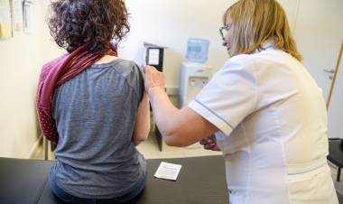 Salud amplía la convocatoria para la vacuna contra el dengue