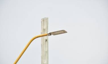 El municipio realiza recambio de luminarias en barrios Chalet y Dos Hermanos