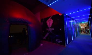 Niños y grandes observaron la alineación de planetas en Tecnoteca