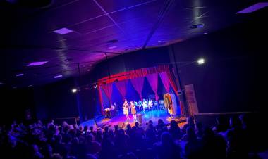 Más de 400 espectadores disfrutaron de “Encuentados” y “Rebelión Otoñal” en el Teatrillo