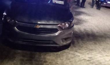 La Guardia Local interceptó a un hombre que chocó una moto estacionada y se dio a la fuga