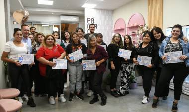 "Aprender a emprender": la Municipalidad capacitó a catorce mujeres emprendedoras
