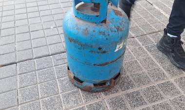 La Guardia Local detuvo a un hombre con un garrafa y elementos sospechosos