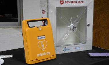 Ciudad cardioprotegida: Bernarte entregó desfibrilador externo automático a Tiro y Gimnasia