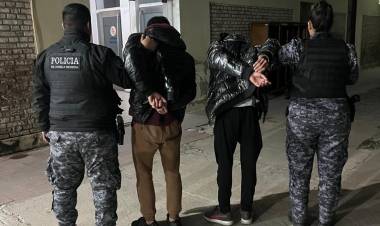 Dos jóvenes detenidos luego de amenazar con un arma de fuego a personal de la Guardia Local