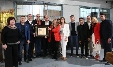 Bernarte participó del acto por los 90 años de la EFO y firmó un convenio para la construcción de 3 aulas