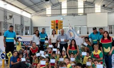 Municipalidad de San Francisco brindó una Jornada de Educación Vial a niños de la Escuela y Jardín “Domingo F. Sarmiento” de El Fortín
