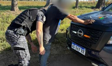 En un trabajo conjunto entre la Guardia Local y la policía detuvieron a un hombre por robo