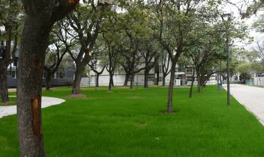 La renovada Plaza Italia suma un nuevo espacio verde y de encuentro para la comunidad