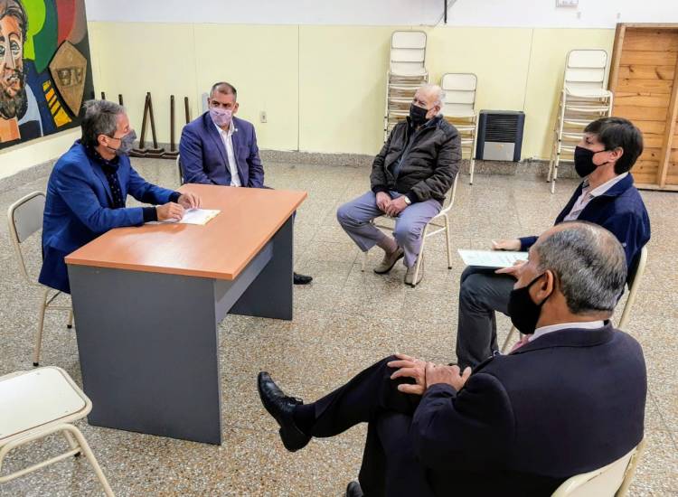 El Municipio recibió a miembros de Empleados de Comercio para analizar la situación de empleados de Servicios y Consultorías SA