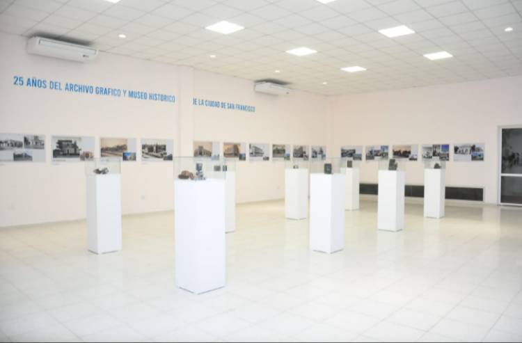 García Aresca inauguró la Muestra Fotográfica “135 Reflejos de Ciudad”