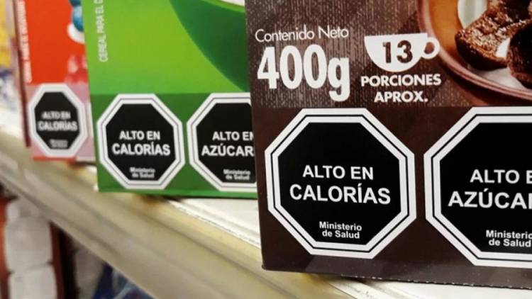 A un paso del etiquetado frontal en la góndola