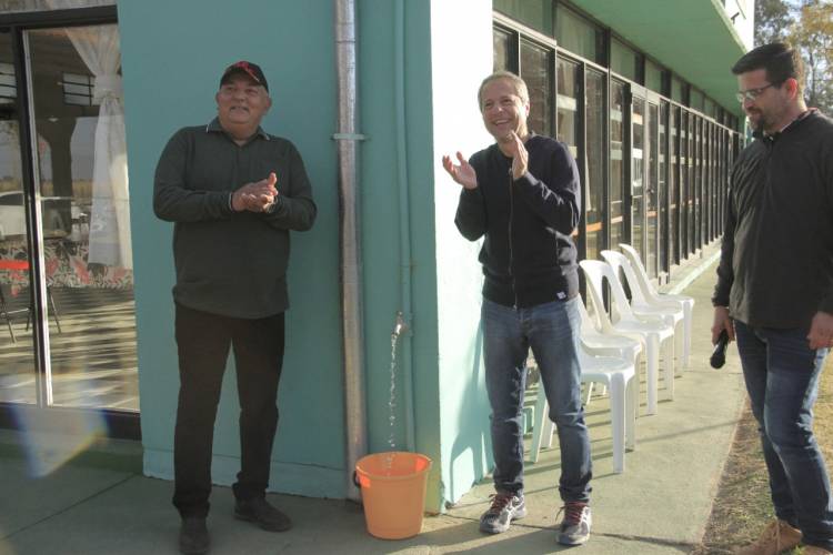 Tras una espera de 70 años, el Club de Cazadores cuenta con el servicio de agua potable