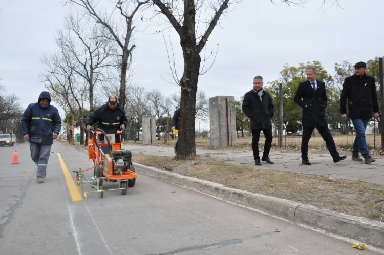 El municipio adquirió nueva maquinaria para demarcación vial de bicisendas