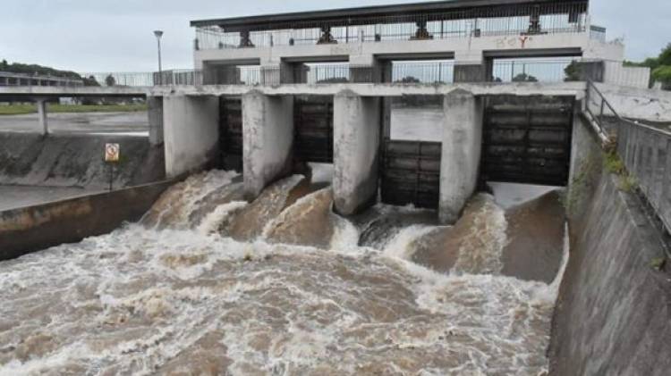 Reducen evacuación de agua en el dique Piedras Moras