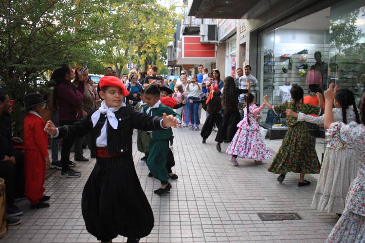 Con gran éxito se desarrolló el primer Paseo Cultural a Cielo Abierto 2023