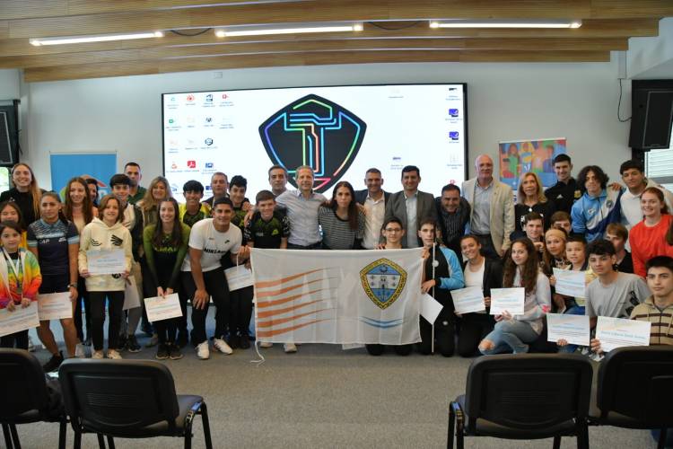 Se entregaron 40 becas de apoyo al deportista amateur