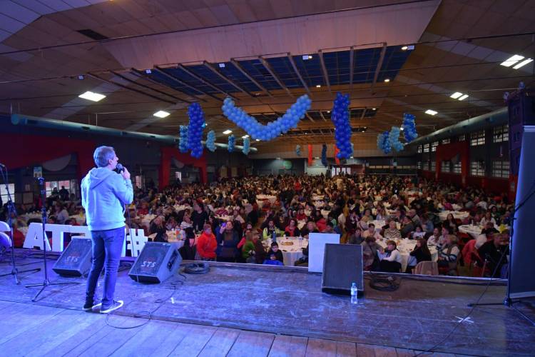 Multitudinario té bingo de Hacemos Unidos por Córdoba