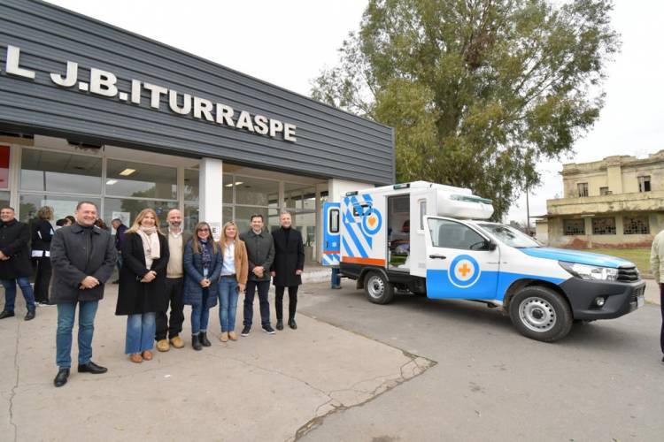 La ministra Barbás entregó una nueva ambulancia y supervisó obras en el hospital Iturraspe